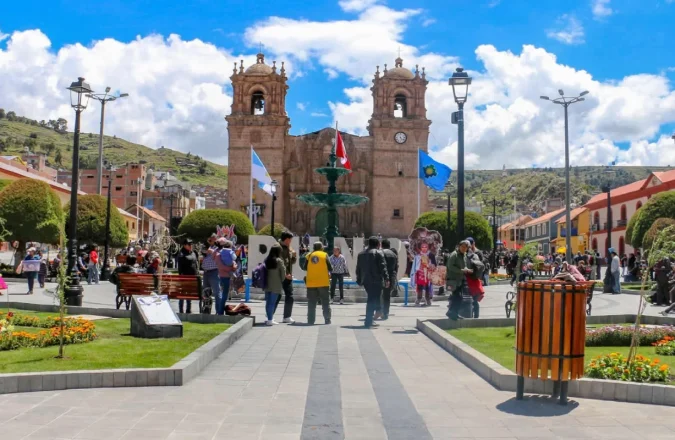Atravesando la Belleza: Explorando la encantadora ciudad de Puno