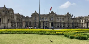 Catedral de Lima: Explore a História Colonial e Arte Religiosa no Coração da Cidade