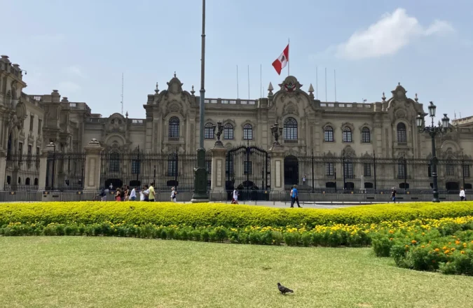 Catedral de Lima: Explora la Historia Colonial y Arte Religioso en el Corazón de la Ciudad