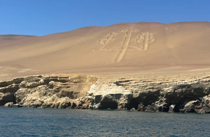 El Candelabro de Paracas: Historia, Misterio y Cómo Visitarlo