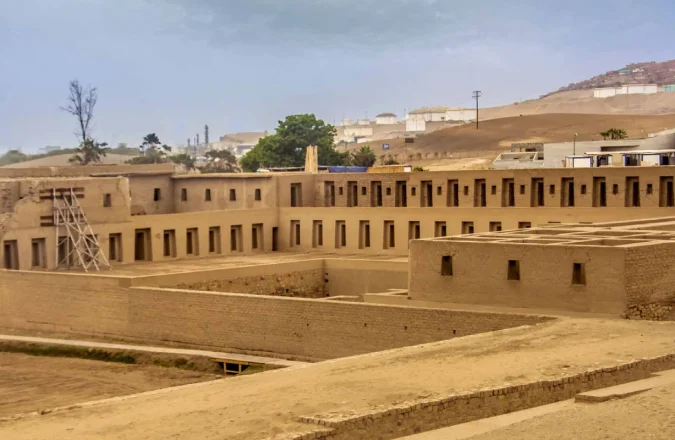 El templo de Pachacamac en Lima, Perú El templo de Pachacamac en Lima, Perú