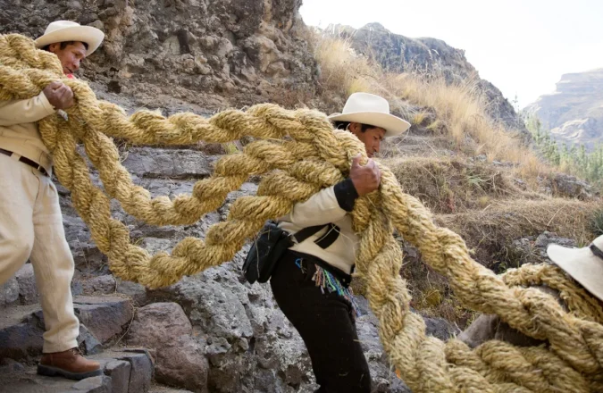 Explorando la Historia del Puente Qeswachaca: El Tesoro Ancestral de los Incas Explorando la Historia del Puente Qeswachaca: El Tesoro Ancestral de los Incas