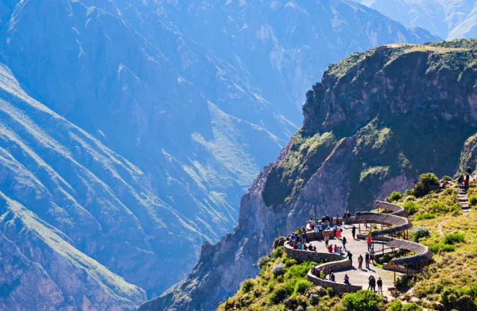 Explorando la Majestuosa Belleza del Cañón del Colca Explorando la Majestuosa Belleza del Cañón del Colca