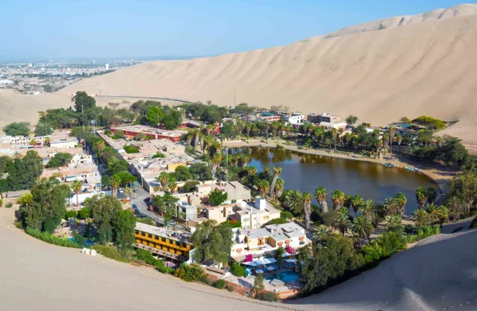 Oasis de Huacachina en Perú, el único en América Latina