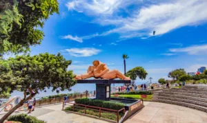 Parque do Amor Lima: Onde o Romantismo e o Pacífico se Encontram em Miraflores