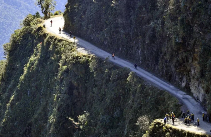 Passeio de bicicletas na Estrada da Morte (Yungas) Bolívia Passeio de bicicletas na Estrada da Morte (Yungas) Bolívia