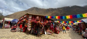 Mercado artesanal de Ollantaytambo: tradición viva en el corazón del Valle Sagrado