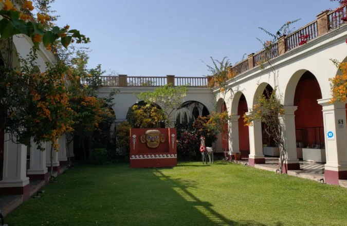 Museo Larco Lima: Descubre el Arte Precolombino y la Cerámica Erótica en un Tesoro Cultural de Perú